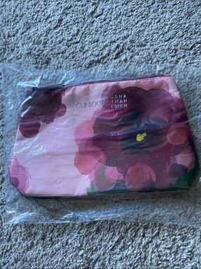FRESHLY NEW Clinique Pink Floral Zip Cosmetic Pouch